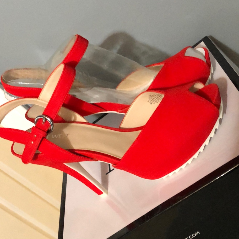 Nine West Code Red Peep Toe High Heels Brsnd Néw never worn